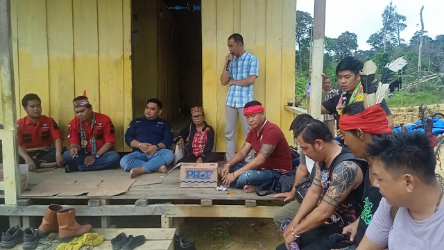 Perilisan  Masyarakat dangan   PT. Nusa Persada  Resource  diselesaikan  Bersama acara ritual adat Istiadat Masyarakat Desa karendan