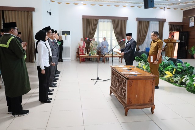 Bupati Barito Kuala Lantik Dua Kepala SKPD dan Empat Pejabat Fungsional