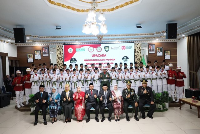 Bupati Barito Kuala Kukuhkan Calon Paskibraka Kabupaten Tahun 2025