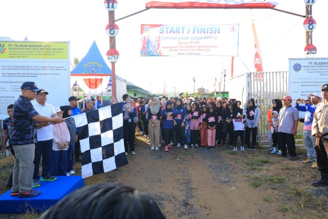 Ratusan Pelajar dan Pemuda Ikuti Finisher Fun Run Susur Sungai Barito di Tabunganen