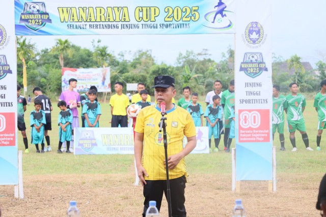 Wakil Bupati Barito Kuala Resmi Membuka Turnamen Sepakbola Wanaraya Cup 2025