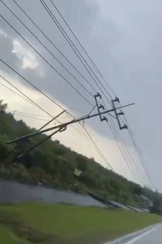 PLN Gerak Cepat Pulihkan Listrik Usai Tiga Tiang Roboh di Tangkiling