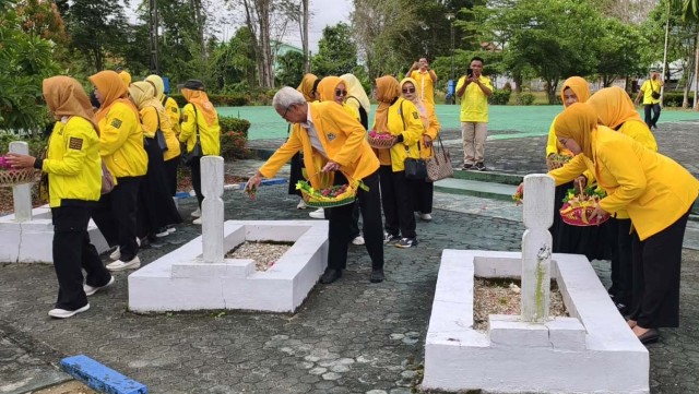 Golkar Barito Utara Peringati HUT ke-61 dengan Ziarah dan Aksi Sosial