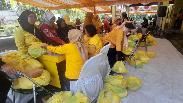 Peringati HUT ke-61, Golkar Kalteng Dekatkan Diri ke Masyarakat Lewat Pasar Murah