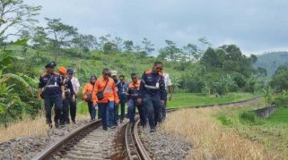 Antisipasi Perubahan Cuaca, KAI Daop 2 Bandung Rutin Lakukan Pemeriksaan Lintas
