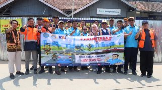 KAI Daop 1 Jakarta Bersama Serikat Pekerja dan Komunitas Railfans Gencarkan Sosialisasi Keselamatan di Perlintasan Sebidang Rangkasbitung