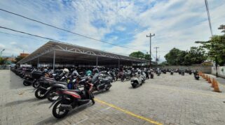 Parkir Motor Kini Lebih Nyaman, KAI Services Tata Ulang Area Parkir Semarang Tawang