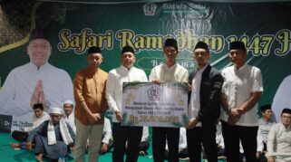 MOMEN KEBERSAMAAN DI BAWAH JEMBATAN BARITO, BUPATI BATOLA AJAK WARGA MAKNAI UJIAN CUACA SEBAGAI BERKAH