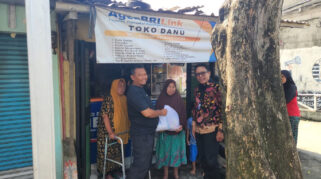 Sinergi Kebaikan: BRI Jakarta Kalimalang dan Agen BRILink Toko Danu Bagikan Sembako untuk Warga Duren Sawit