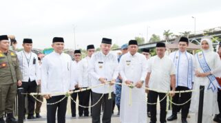 Didampingi Bupati Batola, Gubernur Muhidin Resmikan Kawasan Wisata Bawah Jembatan Barito