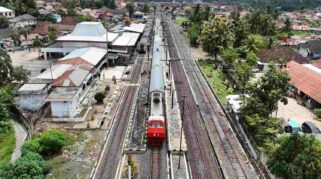 Kejadian Perlintasan Meningkat di 2025, KAI Divre IV Tanjungkarang Ajak Masyarakat Tertib di Perlintasan dan Tidak Beraktivitas di Jalur KA