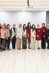 Semarak Hari Kartini, Pekerja BRI Branch Office Kramat Berlomba Tampilkan Pakaian Nasional Terbaik