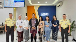 Frontliner BRI Krekot Kenakan Busana Nasional di Hari Kartini