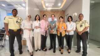 Peringati Hari Kartini, Frontliner BRI Branch Office Otista Kompak Berseragam Pakaian Nasional