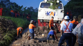 Seluruh Penumpang dan Crew KA Ciremai Dipastikan Selamat Pasca Longsoran di Petak Maswati – Sasaksaat, KAI Daop 2 Bandung Sampaikan Permohonan Maaf ke Seluruh Pelanggan Terdampak
