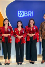Semarak Hari Kartini, Pekerja BRI Branch Office Pantai Indah Kapuk Tampil Elegan dengan Kebaya Merah