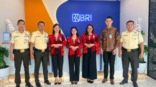 Semarak Hari Kartini, Pekerja BRI Branch Office Pantai Indah Kapuk Tampil Elegan dengan Kebaya Merah