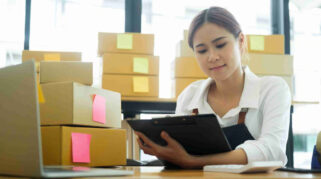 Syarat Lolos Bea Cukai: Panduan Aman Kirim Paket Ke Luar Negeri Tanpa Tertahan