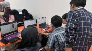 AI Center Makassar dan GDGoC UNM Kembali Gelar Study Jam Robotics dan IoT Bahas Koneksi ESP32 ke Web