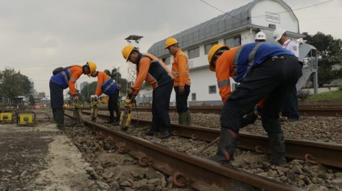 KAI Daop 2 Bandung Ganti 2.800 Meter Rel, Tingkatkan Keselamatan Perjalanan KA