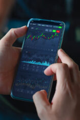 Apa Itu Social Trading? Cara Kerja dan Keuntungannya