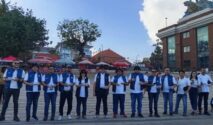 BRI Life Gelar Pelepasan Tukik, Dukung Konservasi Penyu di Pantai Kuta Bali
