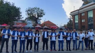 BRI Life Gelar Pelepasan Tukik, Dukung Konservasi Penyu di Pantai Kuta Bali