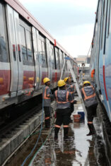 Di Balik Perjalanan Nyaman, Begini Cara LRT Jabodebek Menjaga Kebersihan Stasiun dan Kereta Setiap Hari