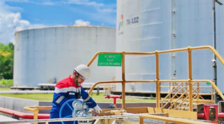 Dukung Pertamina Implementasi B50 Nasional, Elnusa Petrofin Gelar Go Live Penyaluran Perdana Biosolar Industri B50 dari Fuel Terminal IBT Pulau Laut