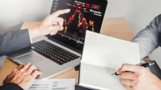 Mengisi Akhir Pekan dengan Efektif: Cara Melakukan Evaluasi Jurnal Trading untuk Meningkatkan Konsistensi