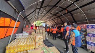 Percepat Respons Darurat Gempa NTT, IDSurvey Group Salurkan 2,4 Ton Bantuan melalui BNPB