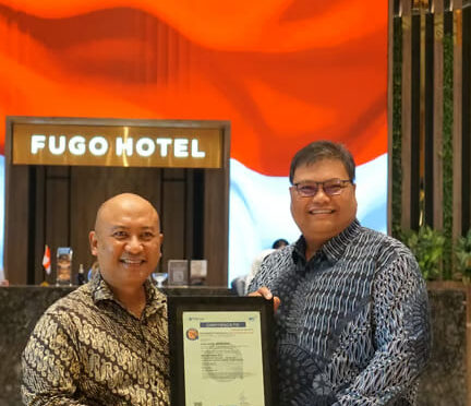 Perkuat Mutu Layanan Perhotelan, SUCOFINDO Serahkan Sertifikasi ISO 9001:2015 kepada Hotel FUGO Samarinda