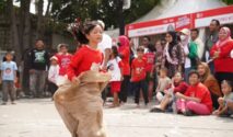 Semarak Merah Putih Kemerdekaan BRI Region 6, Warga Pasar Malaka Rorotan Antusias Ikuti Lomba 17-an