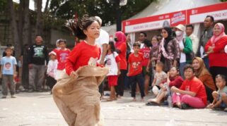 Semarak Merah Putih Kemerdekaan BRI Region 6, Warga Pasar Malaka Rorotan Antusias Ikuti Lomba 17-an