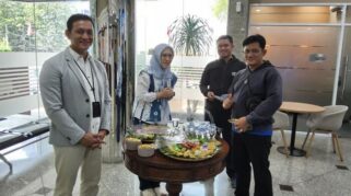 Semarak Hari Pelanggan Nasional, BRI BO Tanah Abang Sambut Nasabah Hangat dalam Balutan Wastra Nusantara