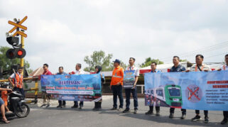 KAI Bandara Sosialisasikan Keselamatan Perjalanan Kereta Api di Perlintasan Sebidang Wates