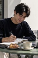 Menabung buat Self Reward, Boleh Kah? Ini Cara Menyiapkannya Tanpa Mengganggu Keuangan