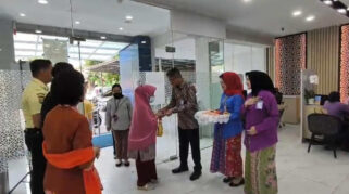Semarak Hari Pelanggan Nasional, BRI BO Tanjung Priok Sambut Nasabah Hangat Berwastra