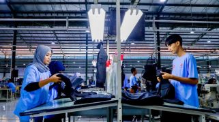Akarsa Garment Indonesia: Solusi Penjahit Pakaian Pria Kustom Terpercaya di Jakarta Selatan