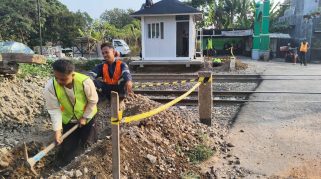 KAI Daop 2 Bandung Fokus Keselamatan Perjalanan Kereta di Perlintasan Sebidang