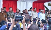 Komisioner BP Tapera Dampingi Menteri PKP dalam Kunjungan Program Bedah Rumah dan Gentengisasi di Purwakarta