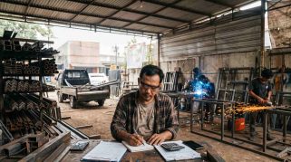 Beli Besi Eceran atau Mulai Menyetok? Hitungan untuk Usaha Fabrikasi Kecil